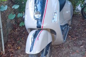 2 vespa gts 300 per ricambi