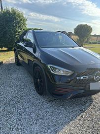 MERCEDES GLA 200 BENZINA