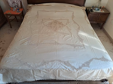 Coperta in seta e pizzo di Cantù