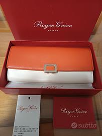 Portafogli donna Roger Vivier Paris. In pelle.