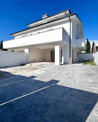 Villa di 150 m² con 4 locali a Roma