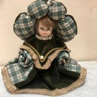 Bella bambola in porcellana dipinta a mano anni 90