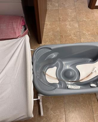 Fasciatoio e vaschetta CAM per neonati