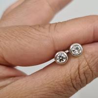 Orecchini Punto Luce 0, 45 ct in Oro 18 kt