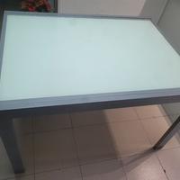 tavolo con piabale in vetro 