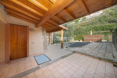 VILLINO CON GIARDINO PRIVATO IN CONTESTO RESIDENZI
