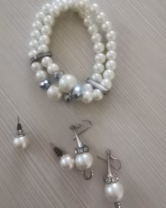 bracciale e orecchini 