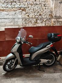 SCOOTER PIAGGIO CARNABY CUISER 300