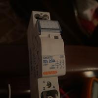 contattore.  Qty: 2pz