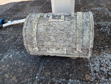 Baule in pietra leccese