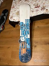 Tavola snowboard e attacchi Burton