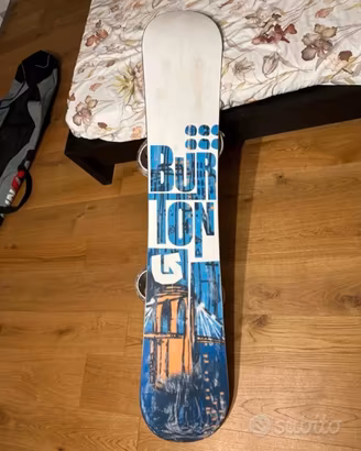 Tavola snowboard e attacchi Burton