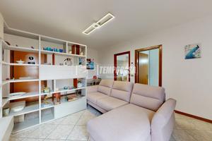RIF: A523 - Appartamento al secondo piano con asce