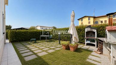 Bilocale con giardino privato in contesto riqualif