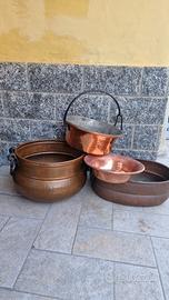 4 paioli e sottovasi grandi in rame 