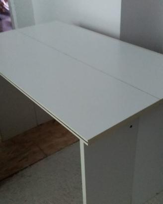 Tavolo in legno bianco salvaspazio allargabile