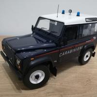 Land Rover Defender 90 Carabinieri 1:18