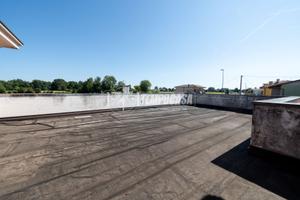 Appartamento indipendente con ampio terrazzo
