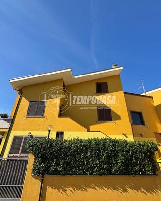 VILLA A SCHIERA DI TESTA PARI AL NUOVO