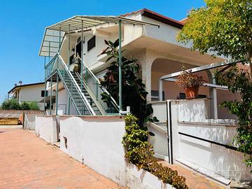 Pomezia Martin Pescatore intero fabbricato da ciel