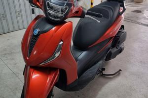 Beverly 400 s Arancione e nero, KM 720, come nuovo