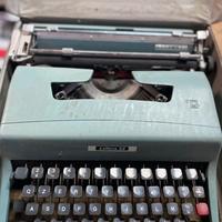 Macchina da scrivere Olivetti lettera 32