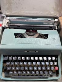 Macchina da scrivere Olivetti lettera 32