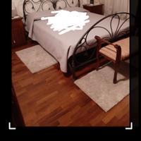 Letto in ferro battuto con rete in doghe