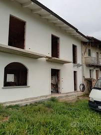 Villa indipendente su tre lati