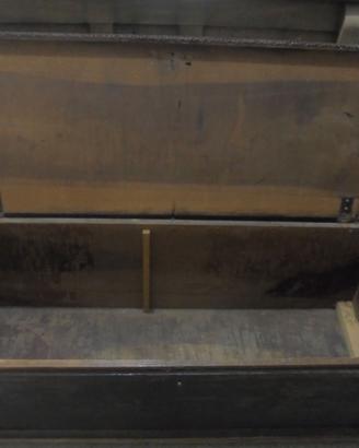 Cassapanca in noce del '700 senza cornicione