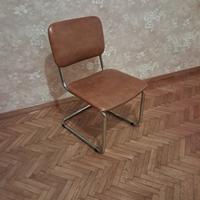 Sedia in stile Cantilever: comfort e personalità