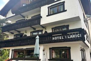 Palazzo / Stabile di 1000 m² con più di 5 locali a