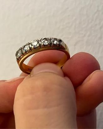 anello in oro con diamanti naturali