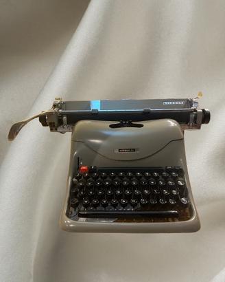 Macchina da scrivere Olivetti