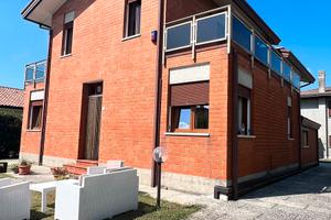 Affascinante villa in mattoni faccia a vista