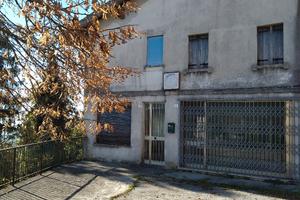 privato vende rustico e terreno