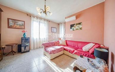 AMPIO TRE LOCALI CON TERRAZZO!