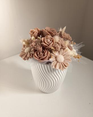 vaso con fiori di cera 