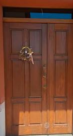 Portone d'ingresso in legno massiccio