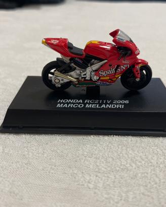 Modellino Honda RC211V 2006  Marco Melandri
