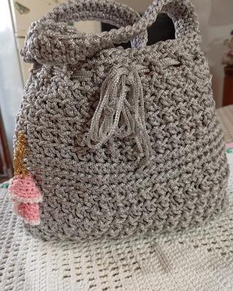 borsa fatta a uncinetto 