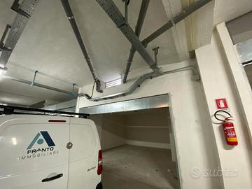 VIA G.PRATI; Box Doppio Anche Uso Deposito FL326