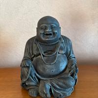 Budda che ride in lava dell’Etna