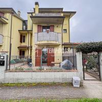 VILLA A SCHIERA CON GIARDINO A BAGNAROLA