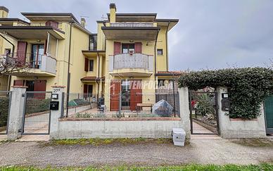 VILLA A SCHIERA CON GIARDINO A BAGNAROLA