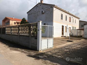 Appartamento con giardino in centro a Carbonia