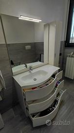 Mobile bagno con specchio e armadietto