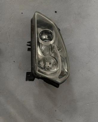 Condividi FARO ANTERIORE SINISTRA NISSAN QASHQAI 2