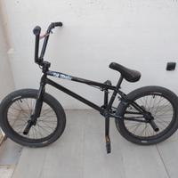 BMX Freestyle nera