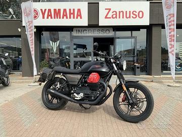 Moto Guzzi V7 III Versione speciale CARBON NU...